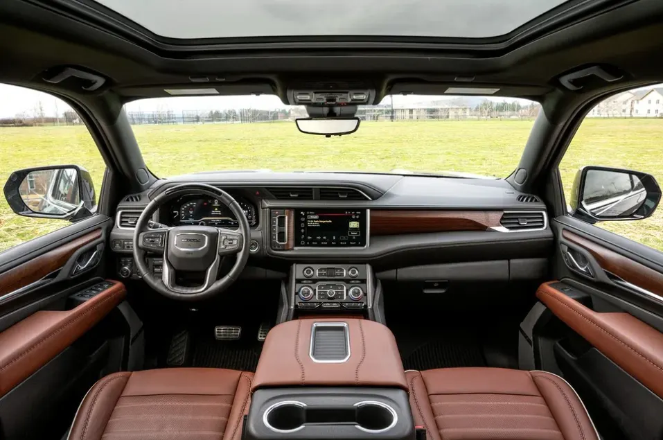 GMC Yukon VIP SUV thumbnail 3