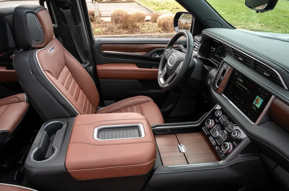 GMC Yukon VIP SUV thumbnail 4