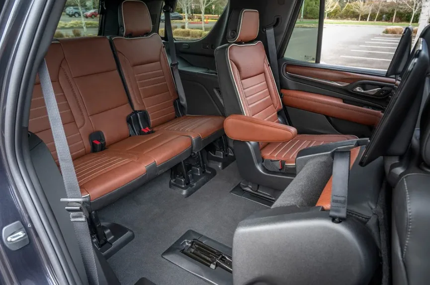 GMC Yukon VIP SUV thumbnail 5